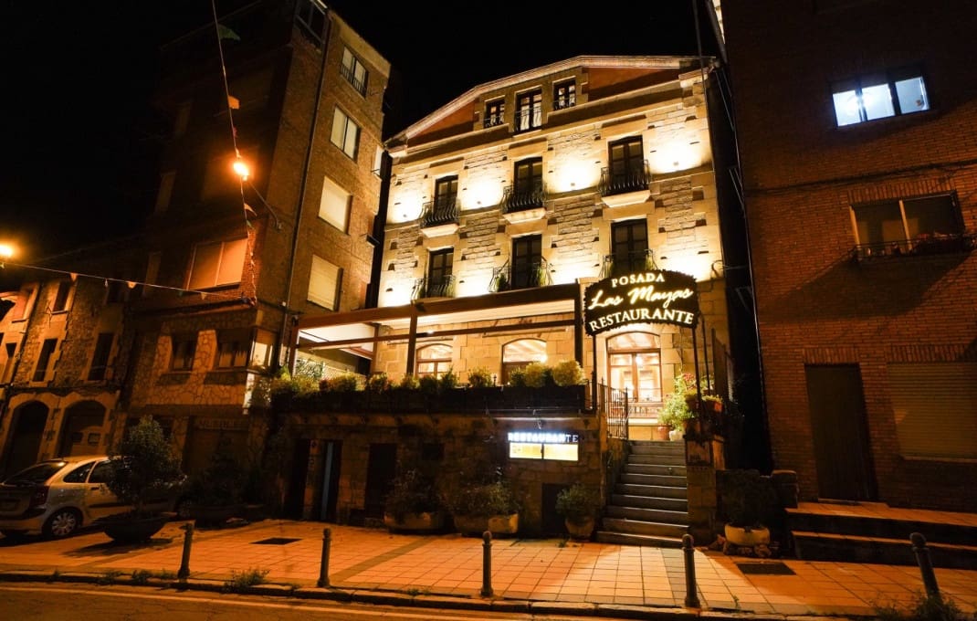 12 soveværelse Hotel til salg i Quintanar de la Sierra med garage - € 4.500.000 (Ref: 8912146)