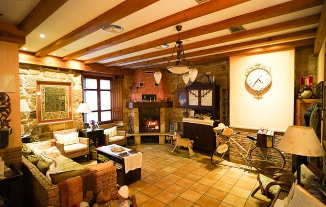 12 bedroom Hotel for sale in Quintanar de la Sierra with garage - € 4,500,000 (Ref: 8912146)