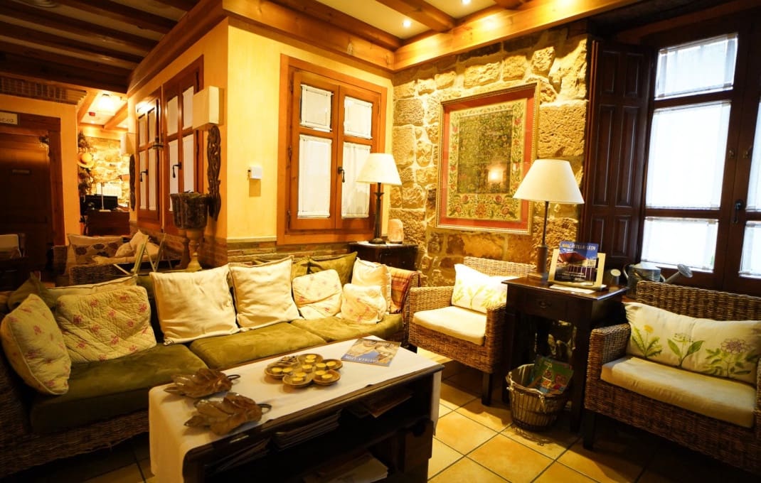 12 soveværelse Hotel til salg i Quintanar de la Sierra med garage - € 4.500.000 (Ref: 8912146)