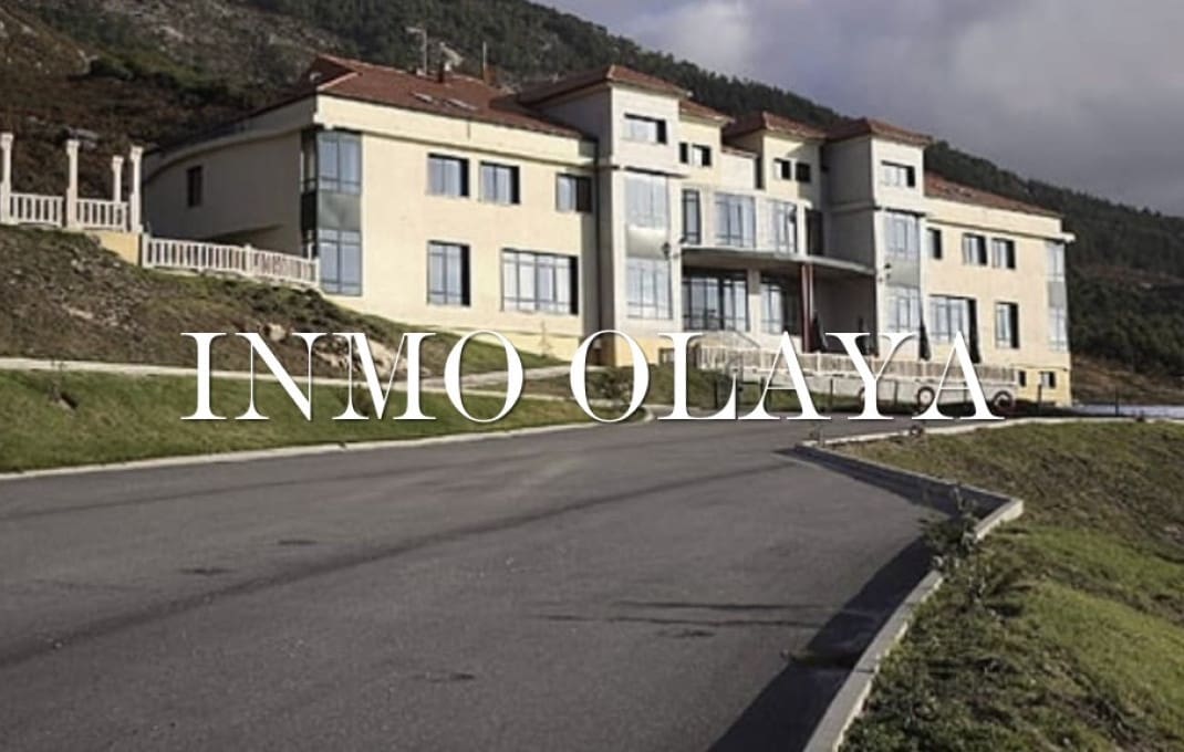 24 quarto Hotel para venda em Oia com piscina garagem - 950 000 € (Ref: 8913564)