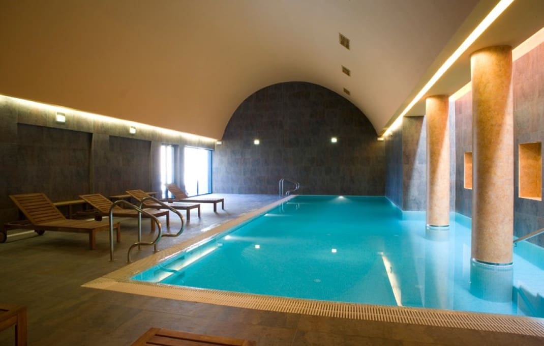 Hotel til salg i San Esteban del Valle med swimmingpool - € 697.500 (Ref: 9030766)