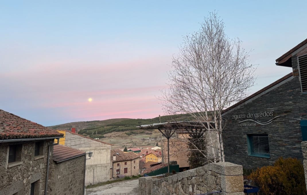 Hotel til salg i San Esteban del Valle med swimmingpool - € 697.500 (Ref: 9030766)