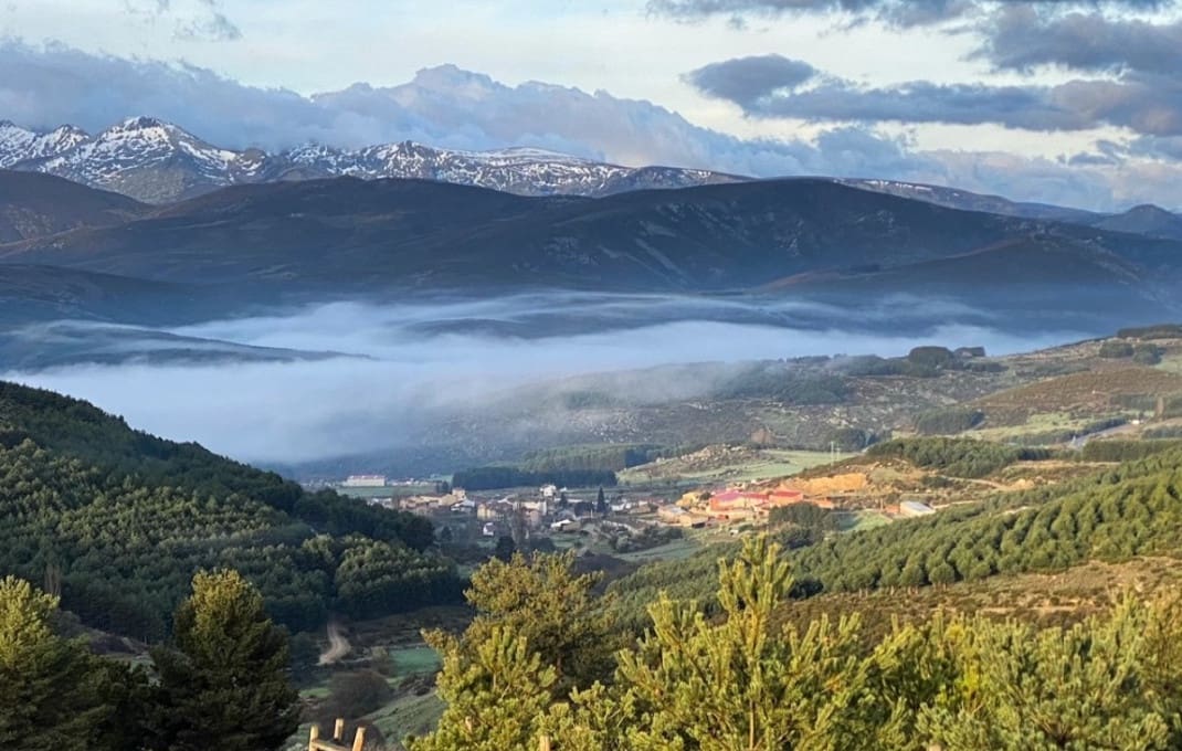 Hotel til salg i San Esteban del Valle med swimmingpool - € 697.500 (Ref: 9030766)