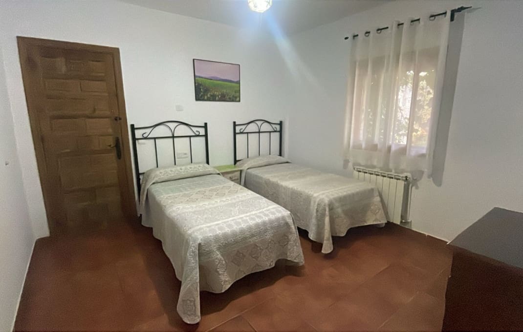 13 soveværelse Hotel til salg i Pozo Alcon med swimmingpool - € 850.000 (Ref: 9031299)