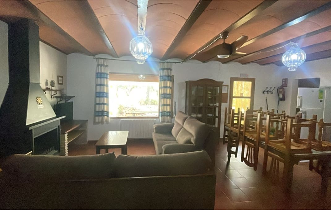 13 soveværelse Hotel til salg i Pozo Alcon med swimmingpool - € 850.000 (Ref: 9031299)