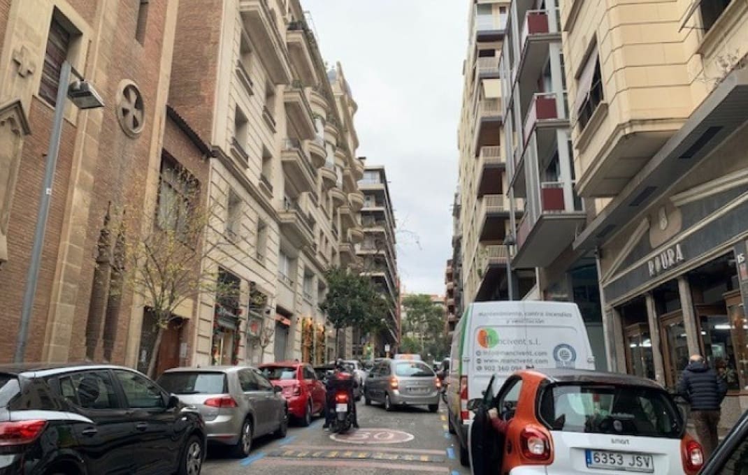 Kommersiell til salgs i Barcelona by - € 2 060 000 (Ref: 9035533)