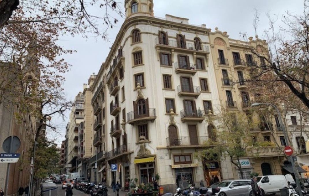 Kommersiell til salgs i Barcelona by - € 2 060 000 (Ref: 9035533)