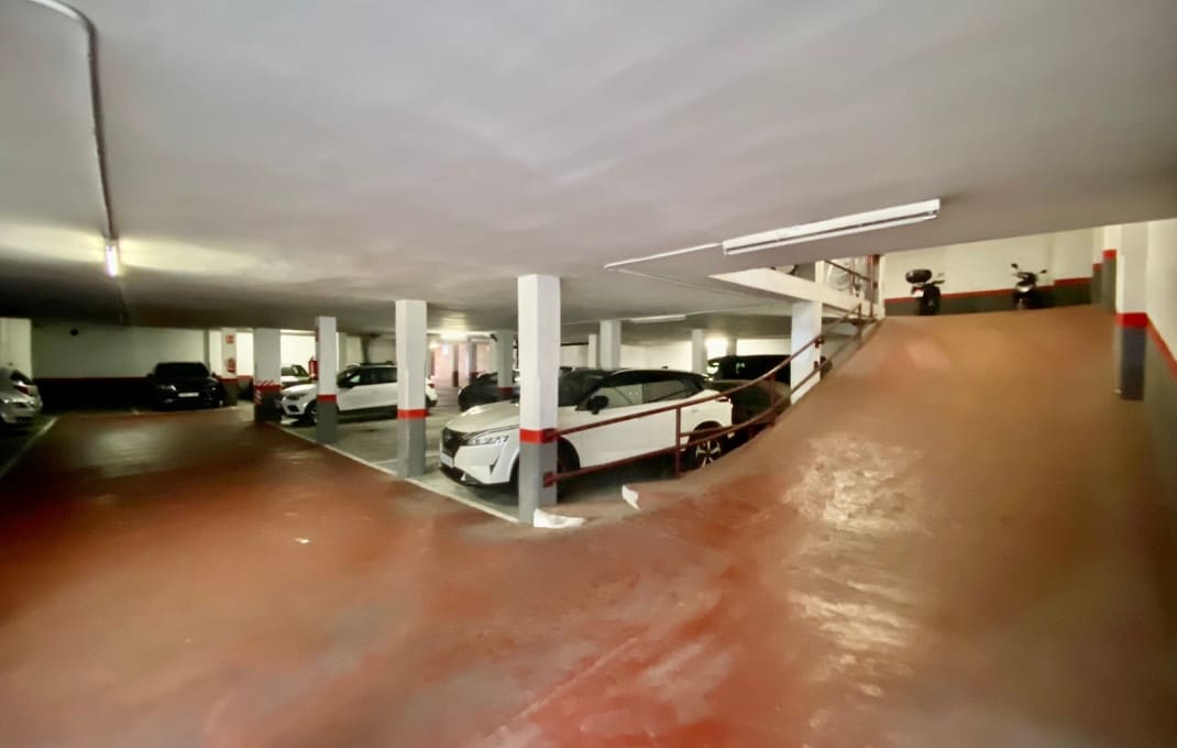 Garage til salg i Barcelona by - € 1.150.000 (Ref: 9035534)