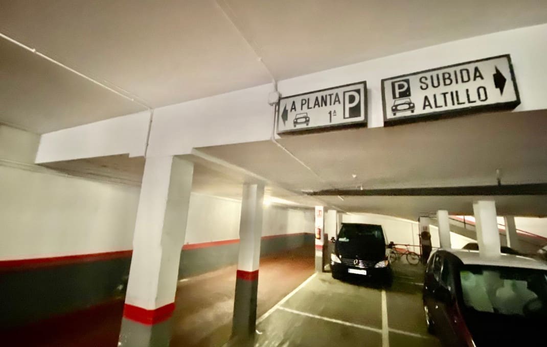 Garage til salg i Barcelona by - € 1.150.000 (Ref: 9035534)