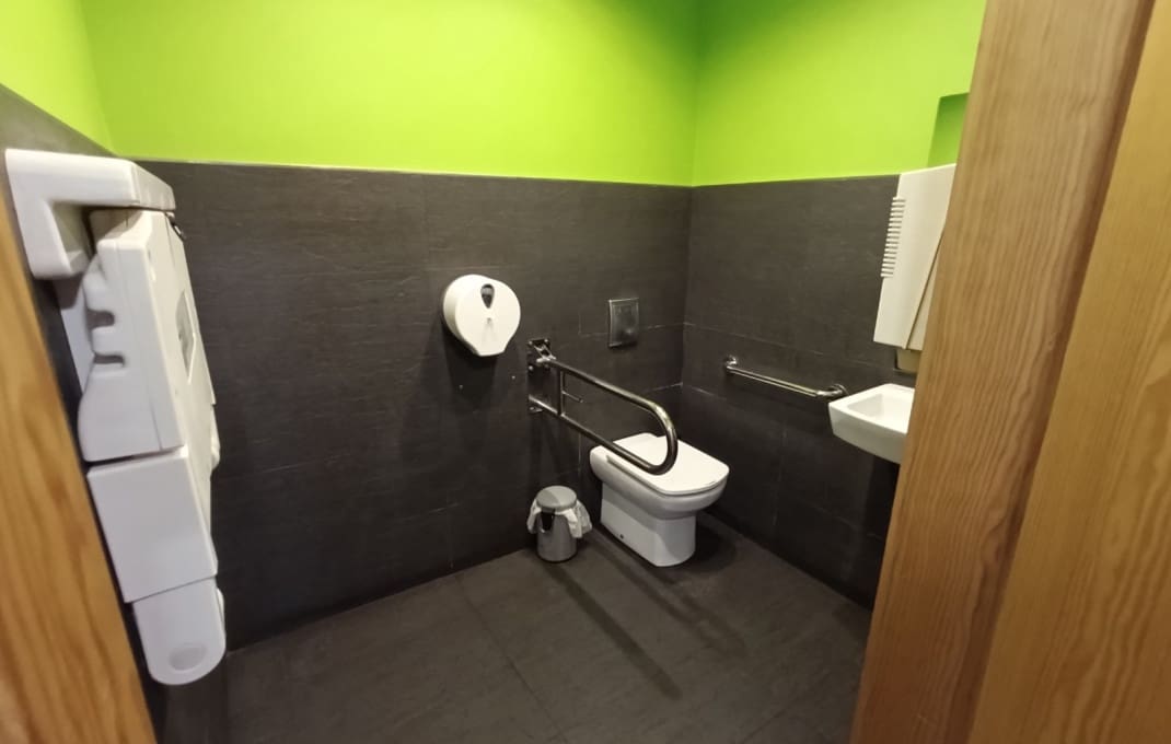 Restaurant/Bar til salg i Barcelona by - € 1.500.000 (Ref: 9035535)