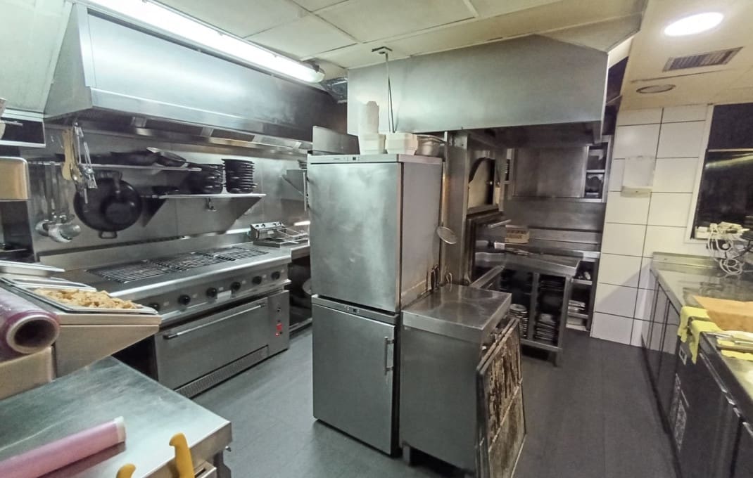 Restaurant/Bar til salg i Barcelona by - € 1.500.000 (Ref: 9035535)