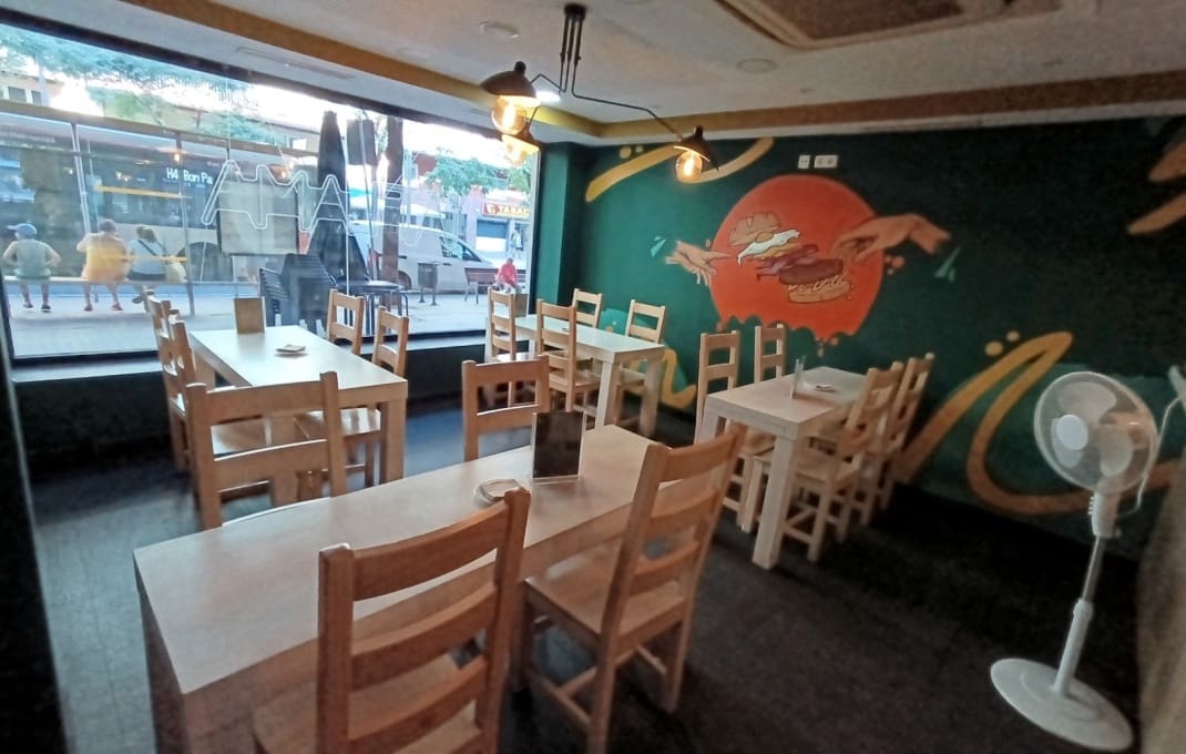 Restaurant/Bar til salg i Barcelona by - € 1.500.000 (Ref: 9035535)