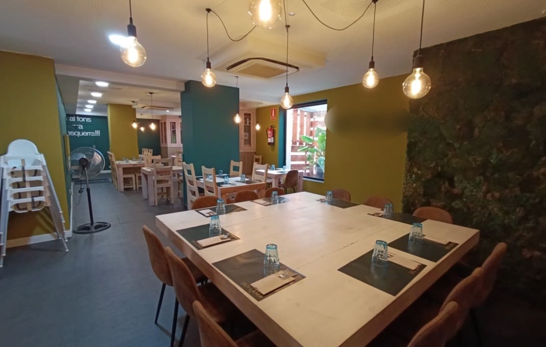 Restaurant/Bar til salg i Barcelona by - € 1.500.000 (Ref: 9035535)