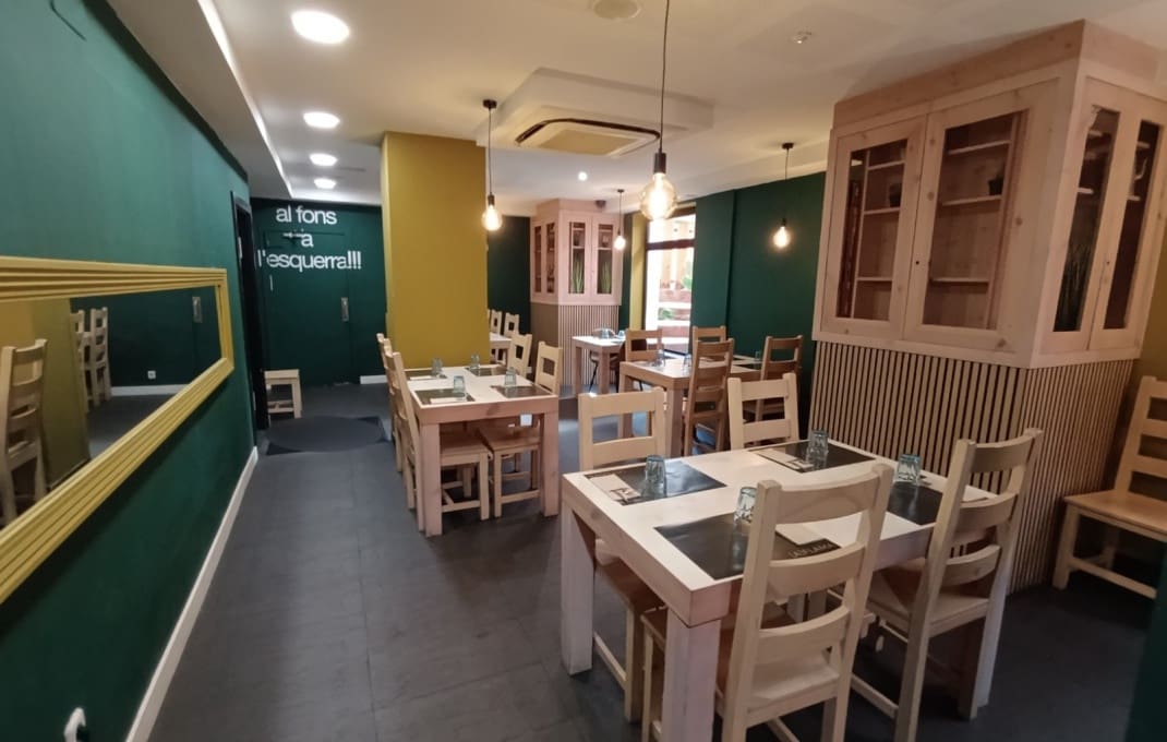 Restaurant/Bar til salg i Barcelona by - € 1.500.000 (Ref: 9035535)