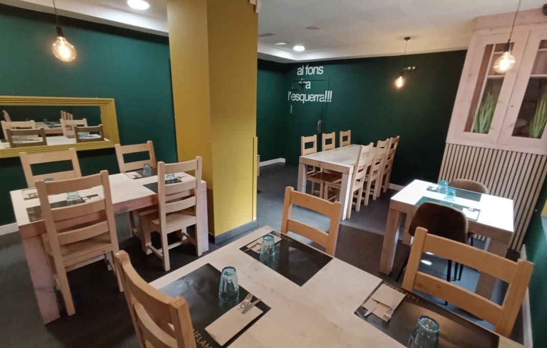 Restaurant/Bar til salg i Barcelona by - € 1.500.000 (Ref: 9035535)