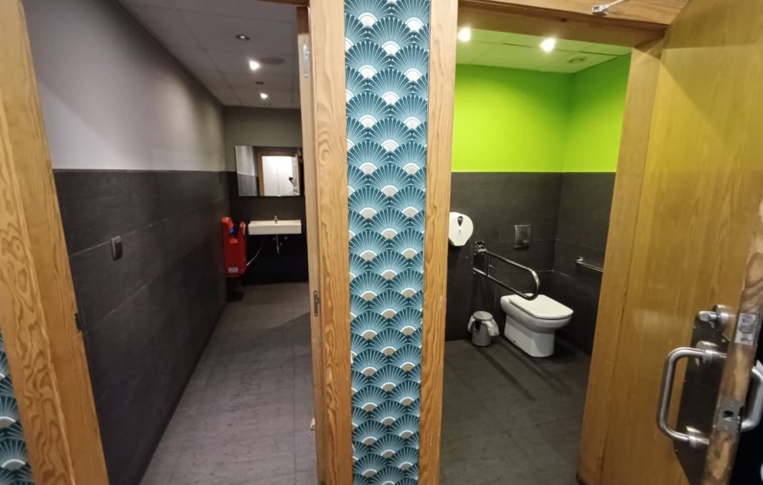 Restaurant/Bar til salg i Barcelona by - € 1.500.000 (Ref: 9035535)