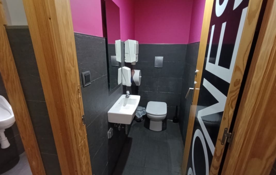 Restaurant/Bar til salg i Barcelona by - € 1.500.000 (Ref: 9035535)