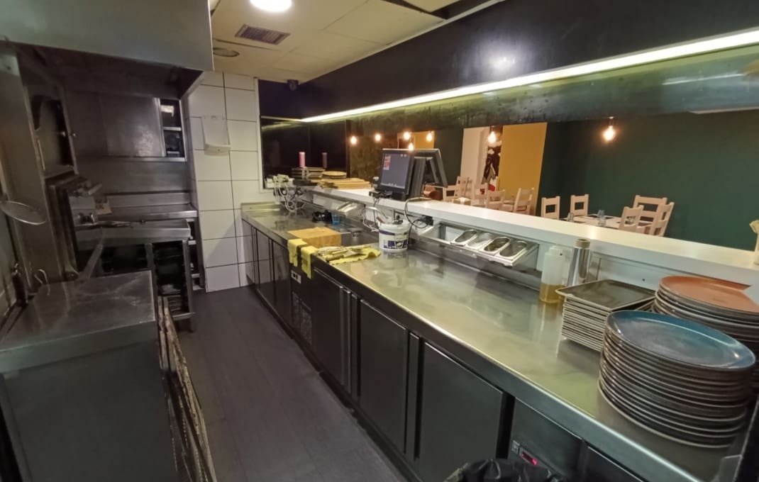 Restaurant/Bar til salg i Barcelona by - € 1.500.000 (Ref: 9035535)