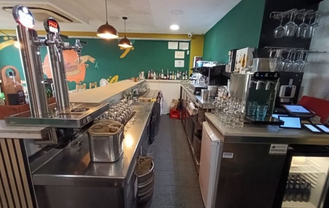 Restaurant/bar te koop in Sant Andreu, Barcelona stad - € 1.500.000 (Ref: 9035535)