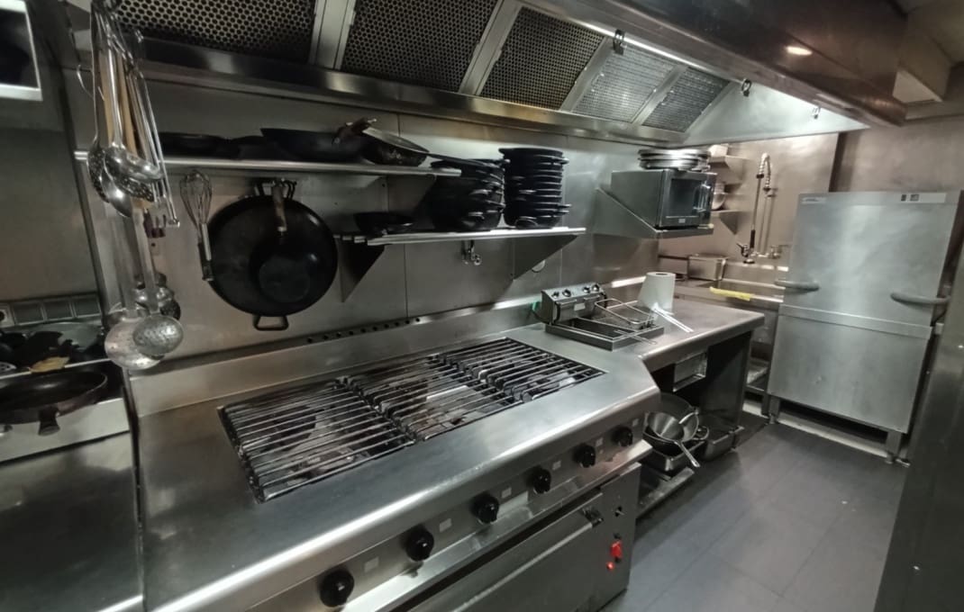 Restaurant/Bar til salg i Barcelona by - € 1.500.000 (Ref: 9035535)