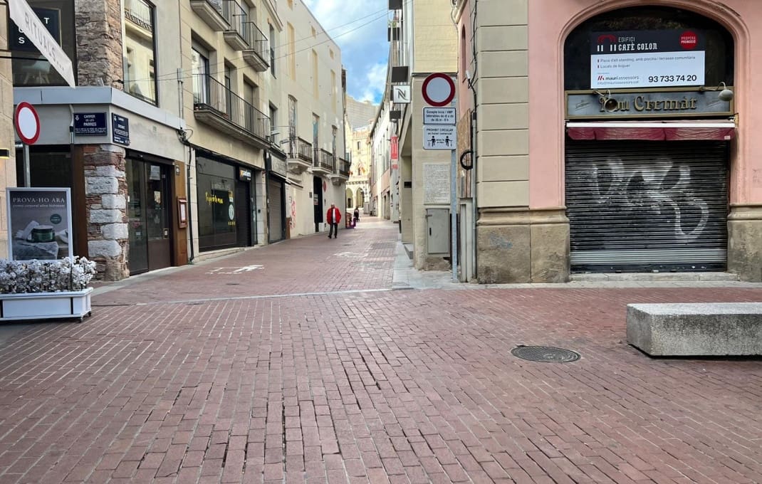 Restaurant/Bar til salg i Terrassa - € 1.500.000 (Ref: 9035536)