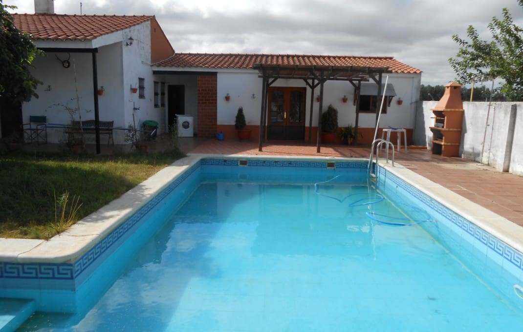 15 soveværelse Hotel til salg i Montijo med swimmingpool - € 323.000 (Ref: 9053611)