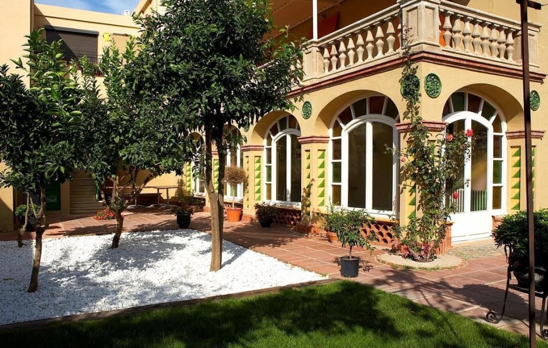 Hotel til salg i La Bisbal d'Emporda - € 1.200.000 (Ref: 9099433)