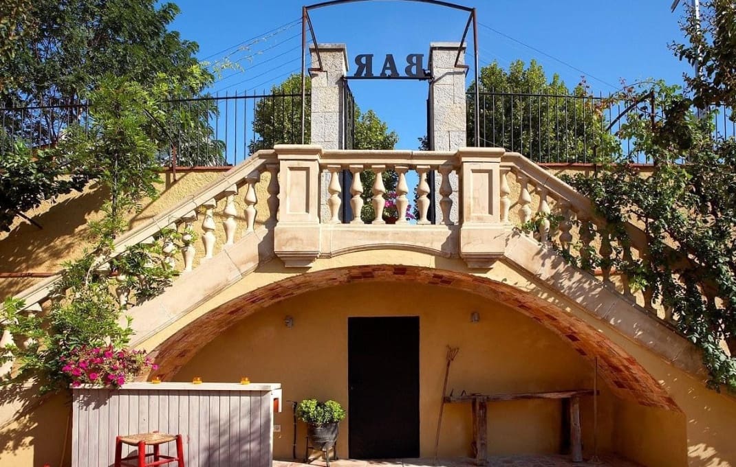 Hotel til salg i La Bisbal d'Emporda - € 1.200.000 (Ref: 9099433)