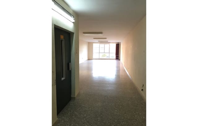 Kaupallinen myytävänä paikassa Sabadell - 385 000 € (Ref: 9175667)