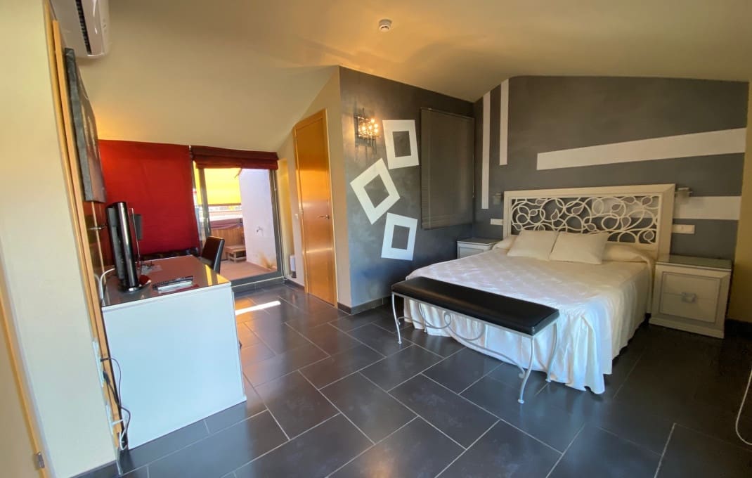 Hotel in vendita in Pineda de Mar - 1.350.000 € (Rif: 9175668)