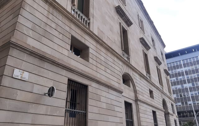 Erhverv til salg i Barcelona by - € 1.600.000 (Ref: 9175674)