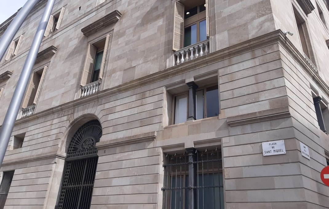 Erhverv til salg i Barcelona by - € 1.600.000 (Ref: 9175674)