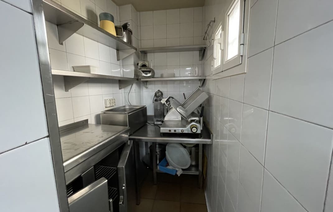 Restaurant/Bar til salgs i Barcelona by - € 1 600 000 (Ref: 9175678)