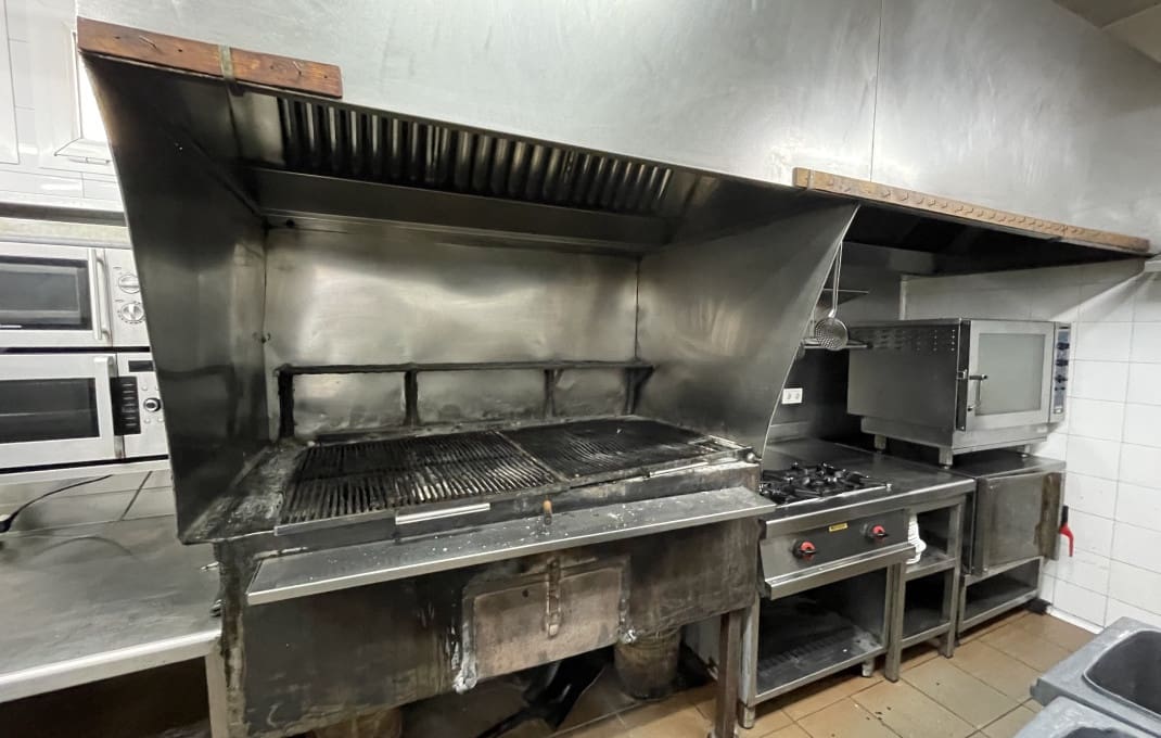 Restaurant/Bar til salgs i Barcelona by - € 1 600 000 (Ref: 9175678)