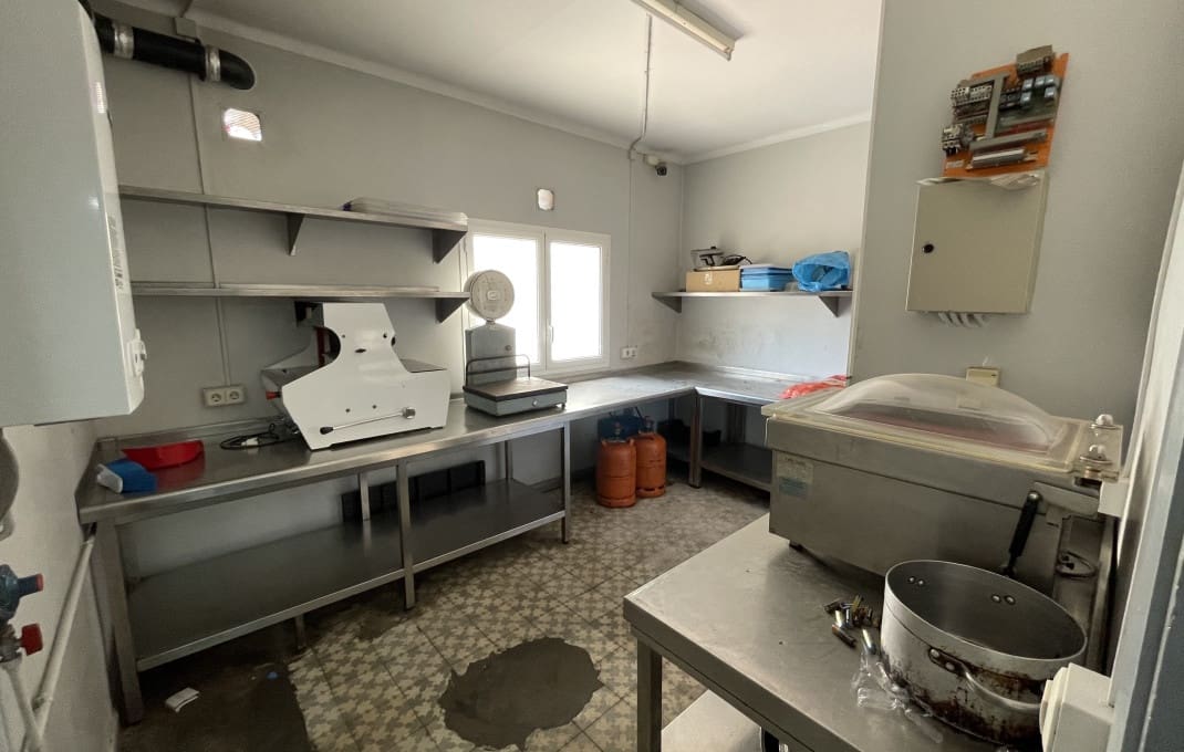 Restaurant/Bar til salgs i Barcelona by - € 1 600 000 (Ref: 9175678)