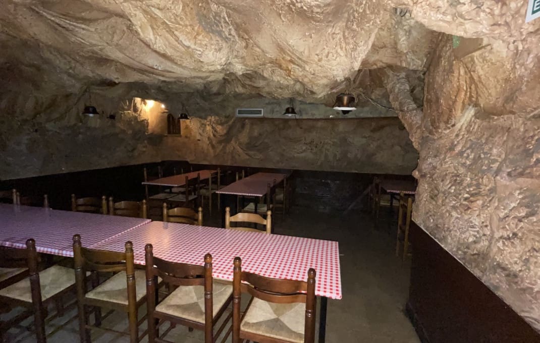 Restaurant/Bar til salgs i Barcelona by - € 1 600 000 (Ref: 9175678)