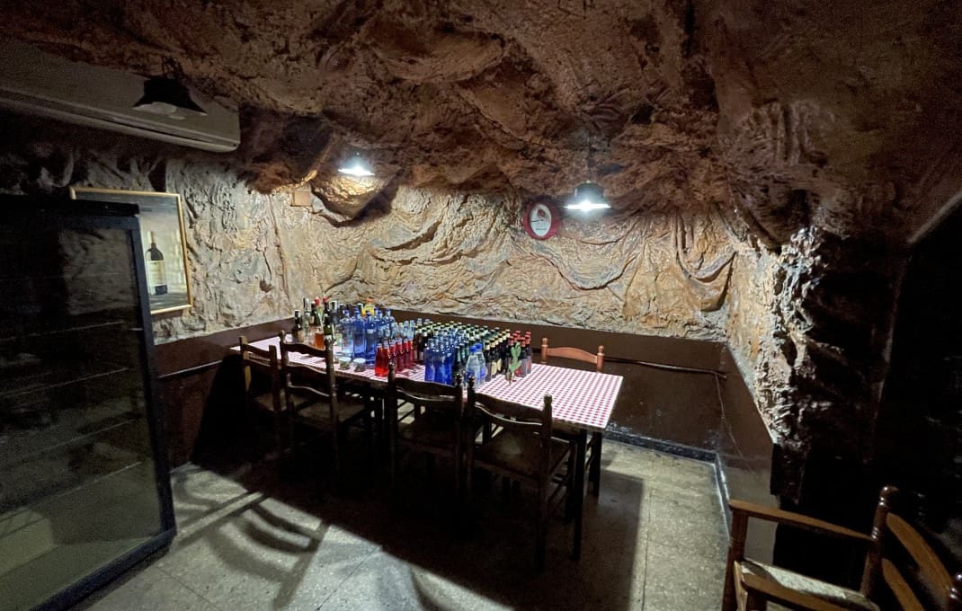 Restaurant/Bar til salgs i Barcelona by - € 1 600 000 (Ref: 9175678)