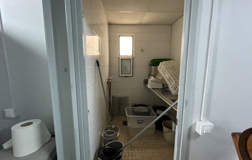 Restaurant/Bar til salgs i Barcelona by - € 1 600 000 (Ref: 9175678)