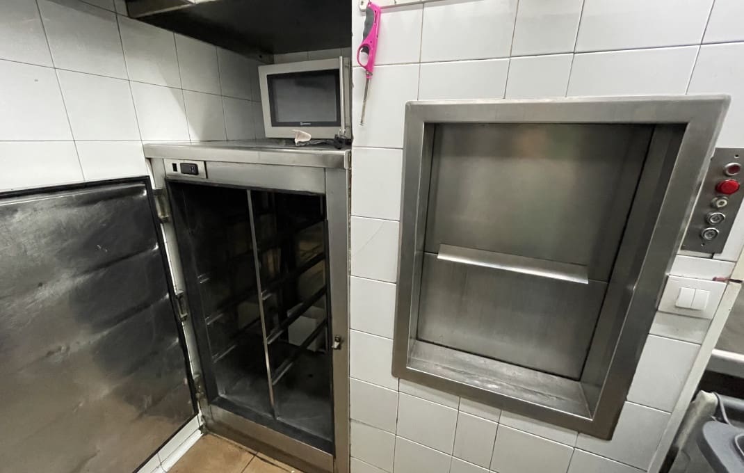 Restaurant/Bar til salgs i Barcelona by - € 1 600 000 (Ref: 9175678)