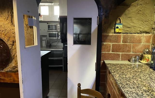 Restaurant/bar te koop in Nou Barris, Barcelona stad - € 1.600.000 (Ref: 9175678)