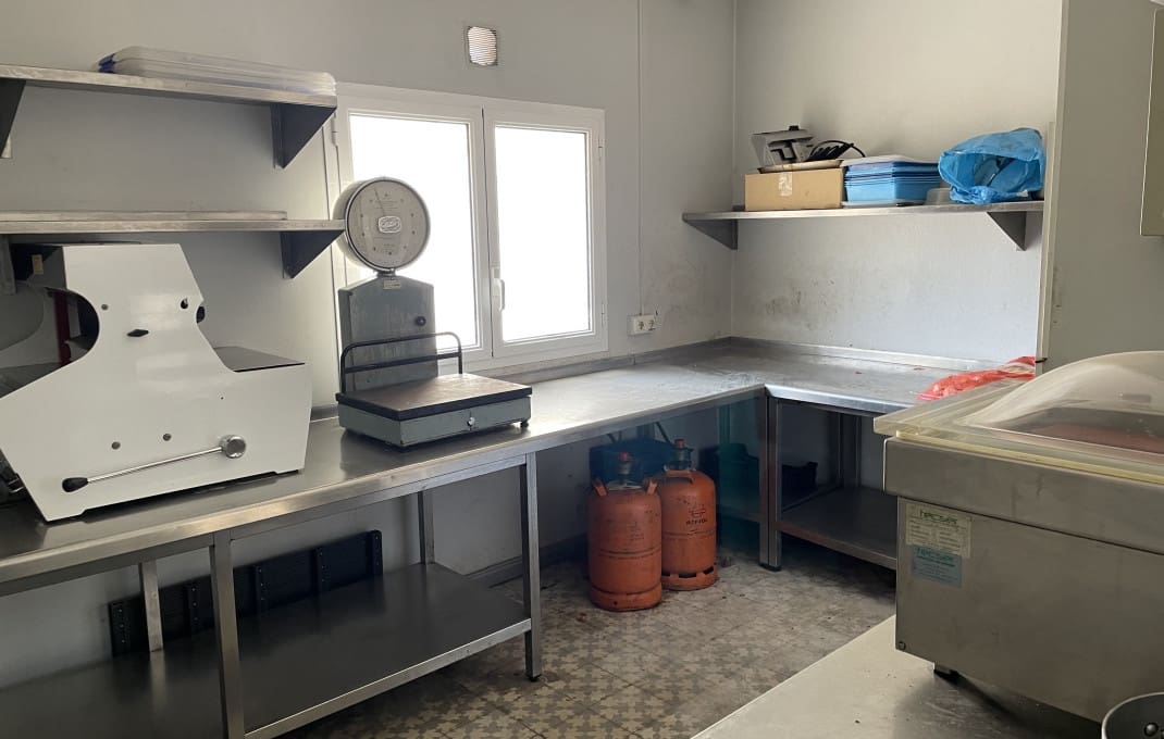 Restaurant/Bar til salgs i Barcelona by - € 1 600 000 (Ref: 9175678)