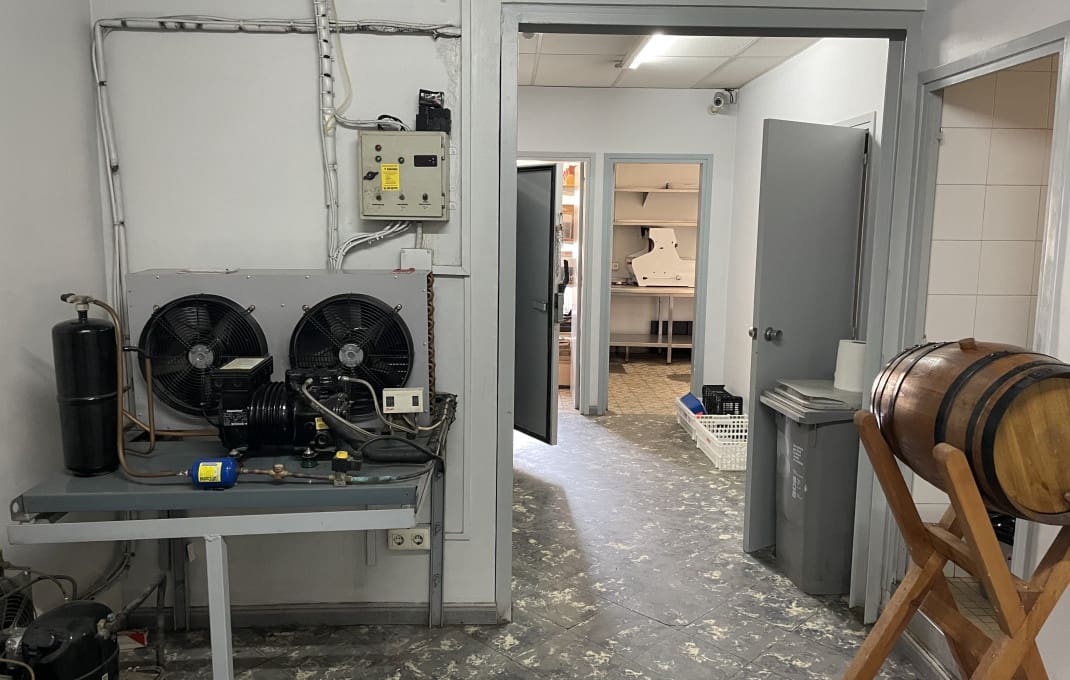 Restaurant/Bar til salgs i Barcelona by - € 1 600 000 (Ref: 9175678)