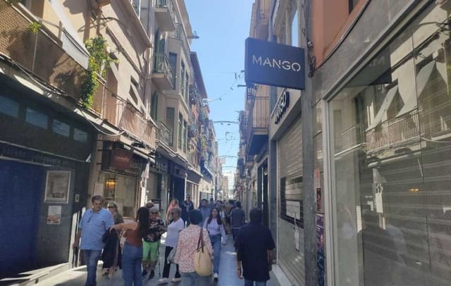 Erhverv til salg i Badalona - € 1.250.000 (Ref: 9175679)