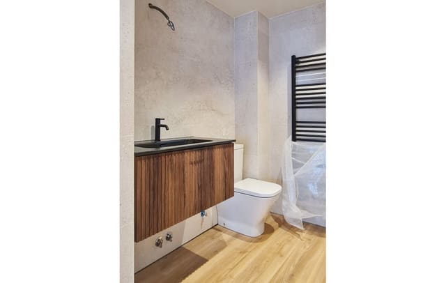 5 bedroom Hotel for sale in Lleida city - € 1,100,000 (Ref: 9186236)