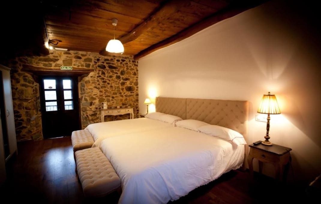 7 bedroom Hotel for sale in Leon city with pool - € 800,000 (Ref: 9187648)