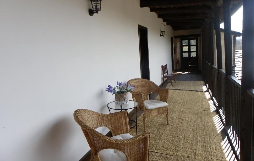 7 bedroom Hotel for sale in Leon city with pool - € 800,000 (Ref: 9187648)