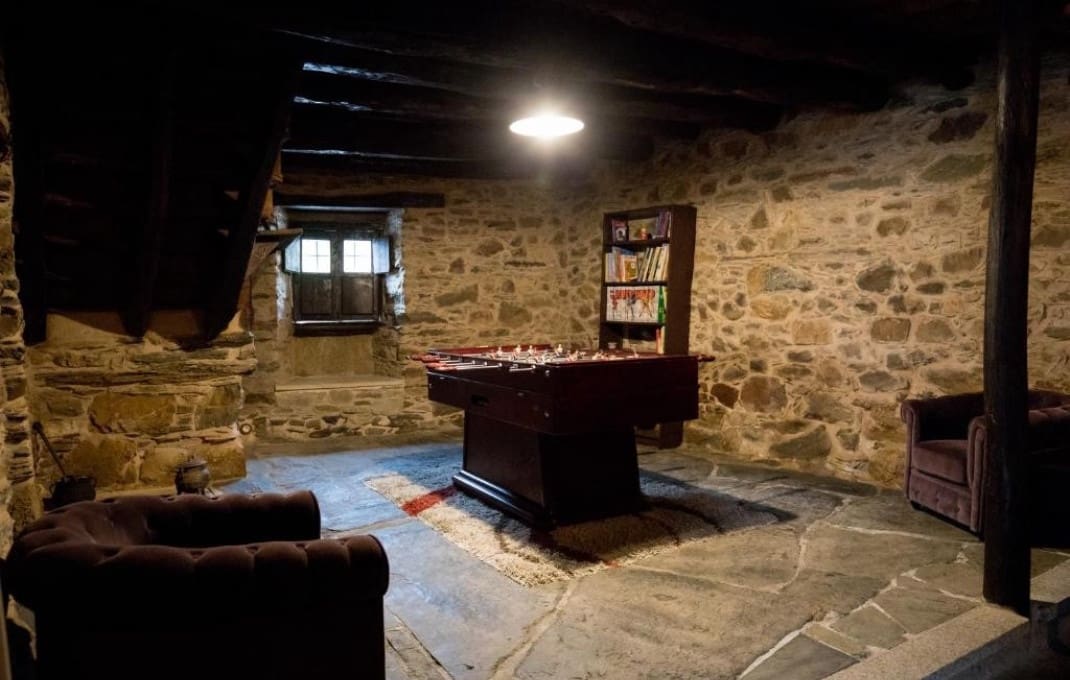 7 bedroom Hotel for sale in Leon city with pool - € 800,000 (Ref: 9187648)