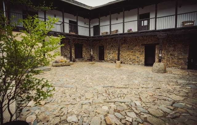 7 camera da letto Hotel in vendita in León città con piscina - 800.000 € (Rif: 9187648)