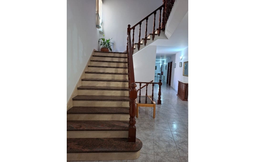 35 bedroom Hotel for sale in Pontevedra city with garage - € 2,200,000 (Ref: 9282606)