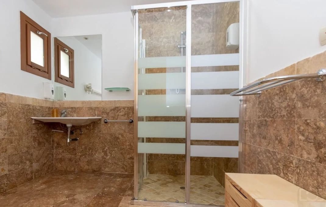 9 soveværelse Hotel til salg i Almeria by med swimmingpool - € 2.200.000 (Ref: 9296394)